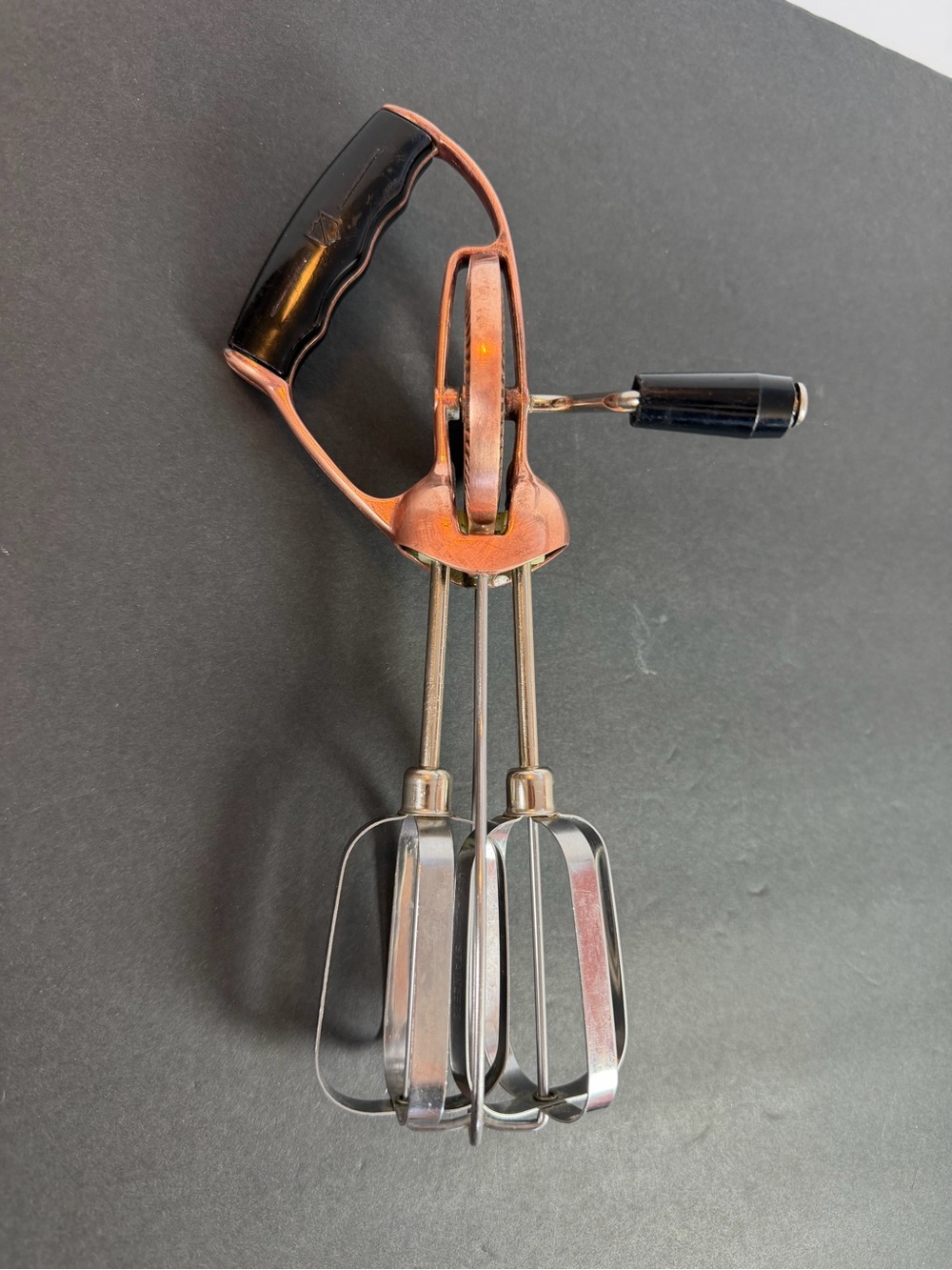 Vintage Turner Seymour Rotary Egg Beater Copper Stainless Steel USA Black WORKS!